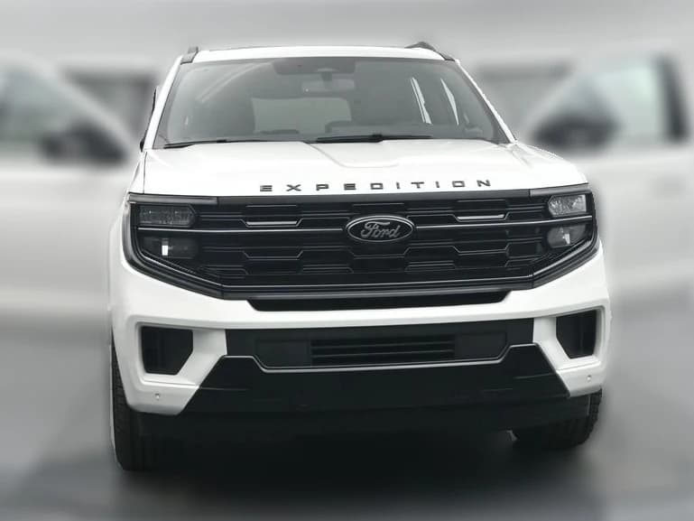 Ford Expedition Max Platinum 4x4 2026 — side view
