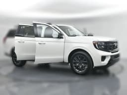 Ford Expedition Max Platinum 4x4 2026 — side view