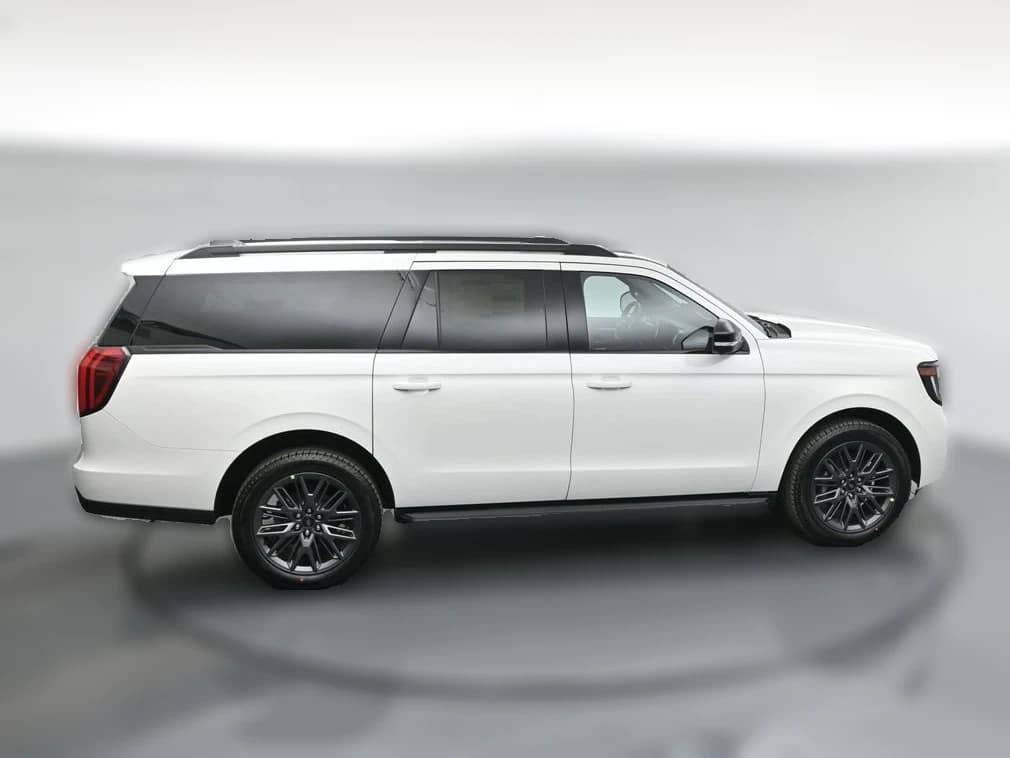 Ford Expedition Max Platinum 4x4 2026 — side view