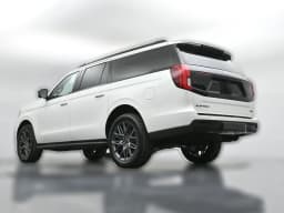 Ford Expedition Max Platinum 4x4 2026 — side view