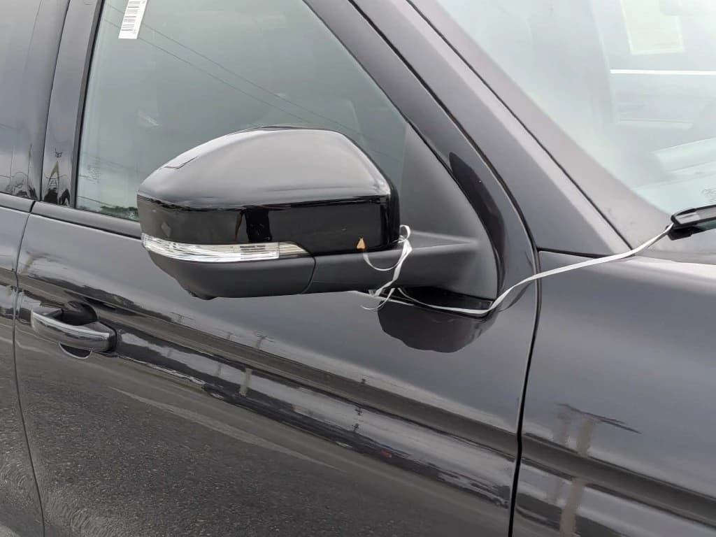 Ford Expedition Max Platinum 4x4 2027 — side view