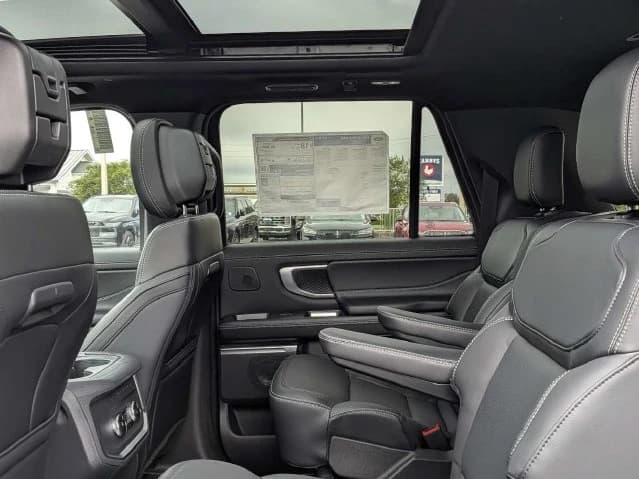 Ford Expedition Max Platinum 4x4 2027 — side view