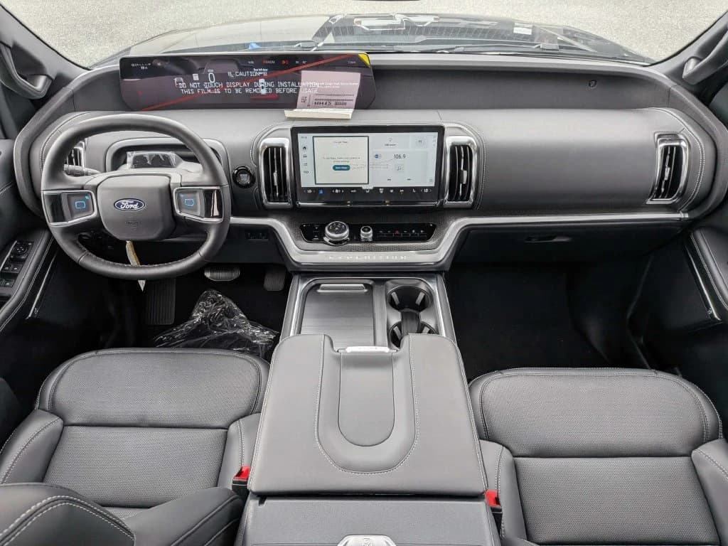 Ford Expedition Max Platinum 4x4 2027 — side view