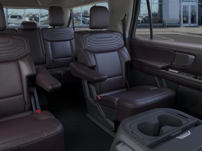 Ford Expedition Max Platinum 4x4 2026 — side view
