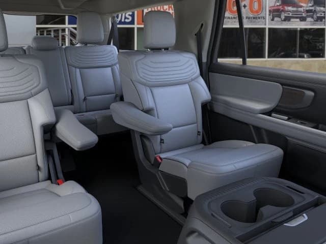 Ford Expedition Max Platinum 4x4 2026 — side view