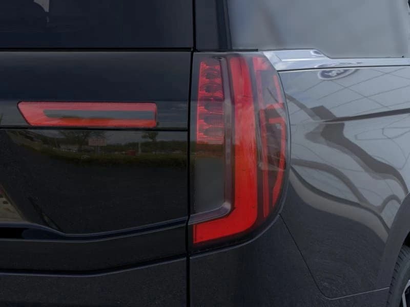 Ford Expedition Max Platinum 4x4 2025 — side view