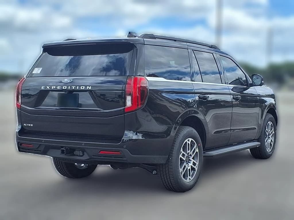 Ford Expedition Active 4x2 2026 — side view