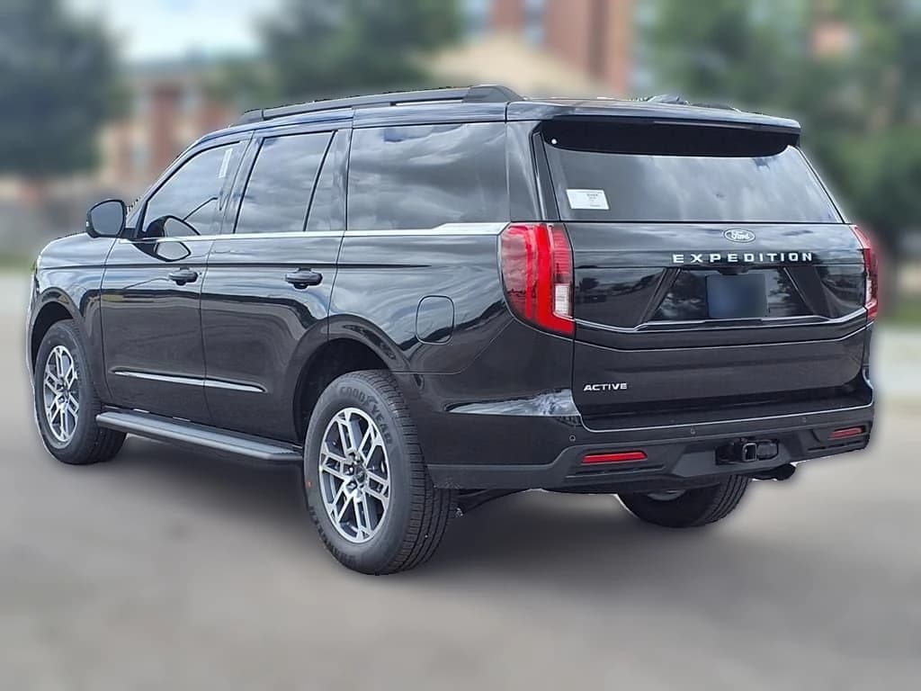 Ford Expedition Active 4x2 2026 — side view