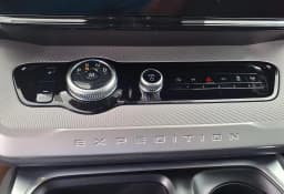 Ford Expedition Active 4x2 2026 — side view
