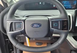 Ford Expedition Active 4x2 2026 — side view