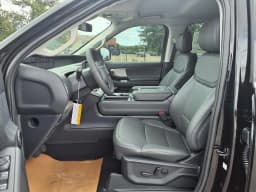 Ford Expedition Active 4x2 2026 — side view
