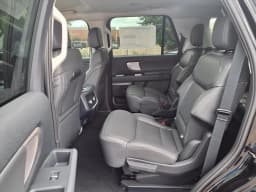 Ford Expedition Active 4x2 2026 — side view