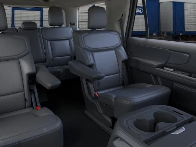 Ford Expedition Active 4x2 2026 — side view