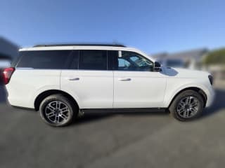 Ford Expedition Active 4x2