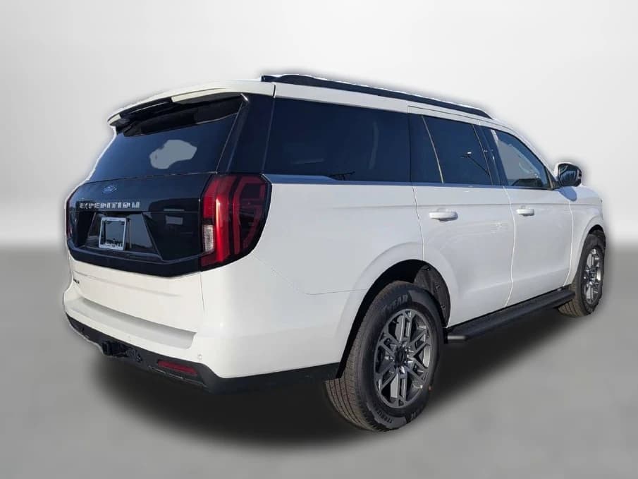 Ford Expedition Active 4x2 2026 — side view