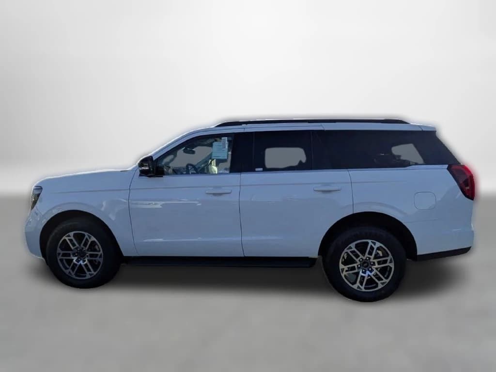 Ford Expedition Active 4x2 2026 — side view
