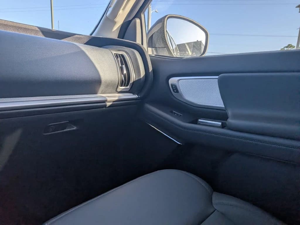 Ford Expedition Active 4x2 2026 — side view