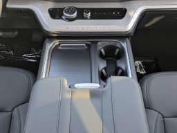 Ford Expedition Active 4x2 2026 — side view