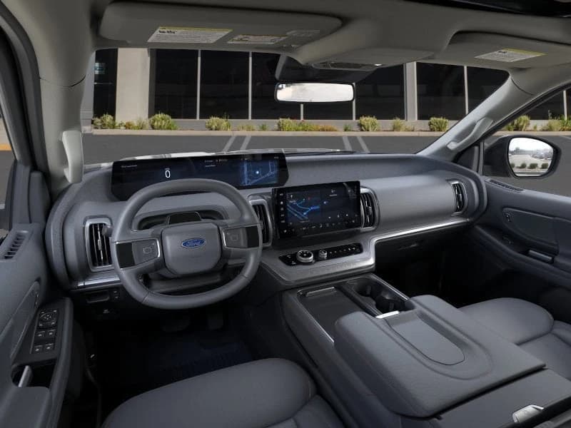 Ford Expedition Active 4x2 2025 — side view