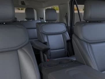 Ford Expedition Active 4x2 2025 — side view