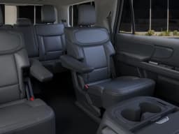 Ford Expedition Active 4x2 2025 — side view
