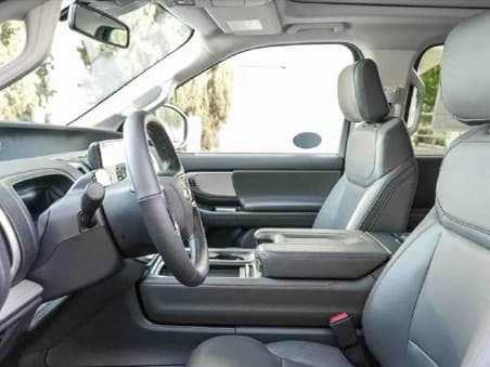 Ford Expedition Active 4x2 2025 — side view