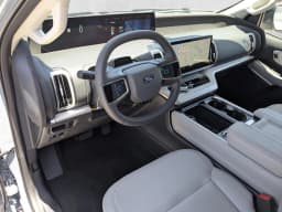 Ford Expedition Active 4x2 2026 — side view