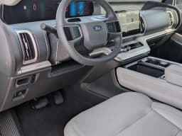 Ford Expedition Active 4x2 2026 — side view