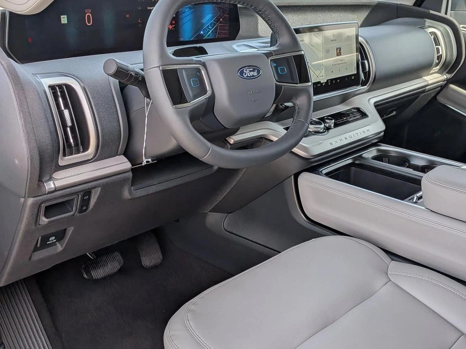 Ford Expedition Active 4x2 2026 — side view