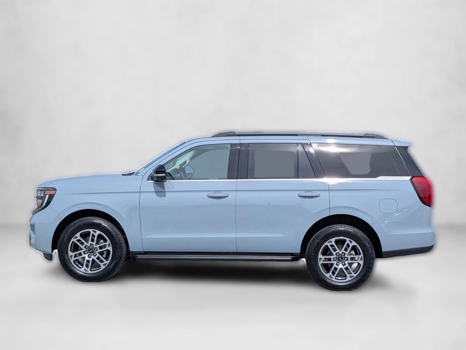Ford Expedition Active 4x2 2026 — side view