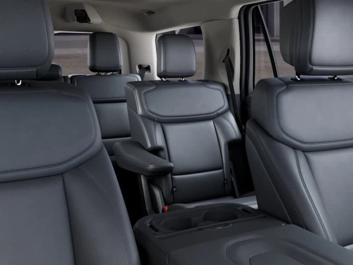 Ford Expedition Active 4x4 2027 — side view