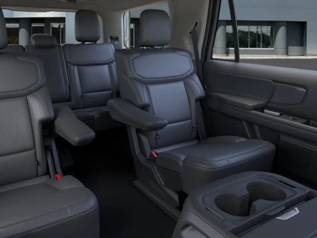 Ford Expedition Active 4x4 2026 — side view