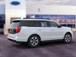 Ford Expedition Active 4x4 2027 — side view