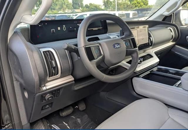 Ford Expedition Active 4x4 2026 — side view