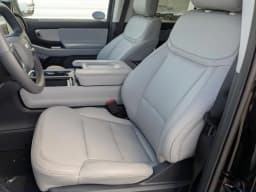 Ford Expedition Active 4x4 2026 — side view