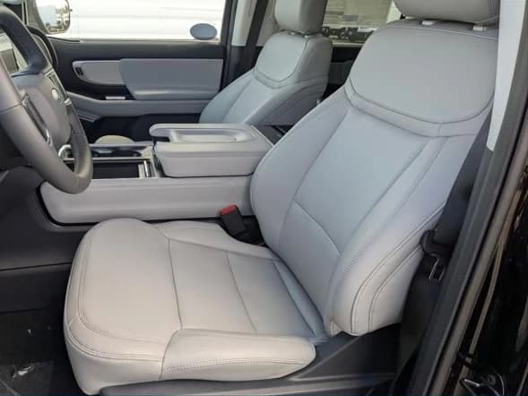 Ford Expedition Active 4x4 2026 — side view