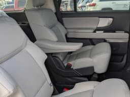Ford Expedition Active 4x4 2026 — side view
