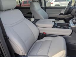 Ford Expedition Active 4x4 2026 — side view