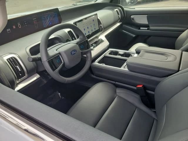 Ford Expedition Active 4x4 2026 — side view