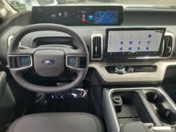 Ford Expedition Active 4x4 2026 — side view