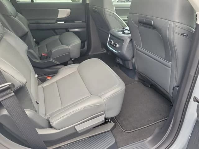 Ford Expedition Active 4x4 2026 — side view