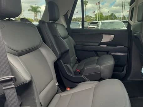 Ford Expedition Active 4x4 2026 — side view