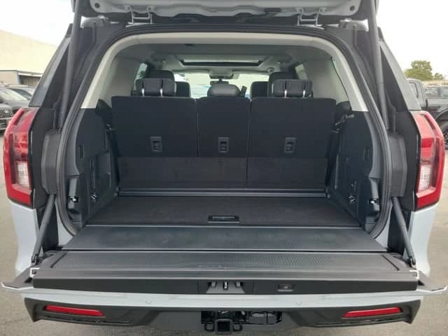 Ford Expedition Active 4x4 2026 — side view