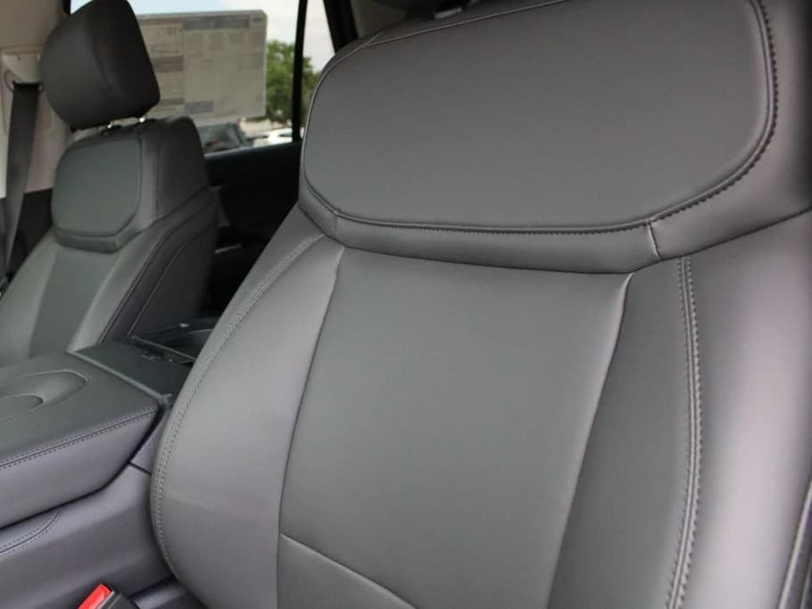Ford Expedition Active 4x4 2026 — side view