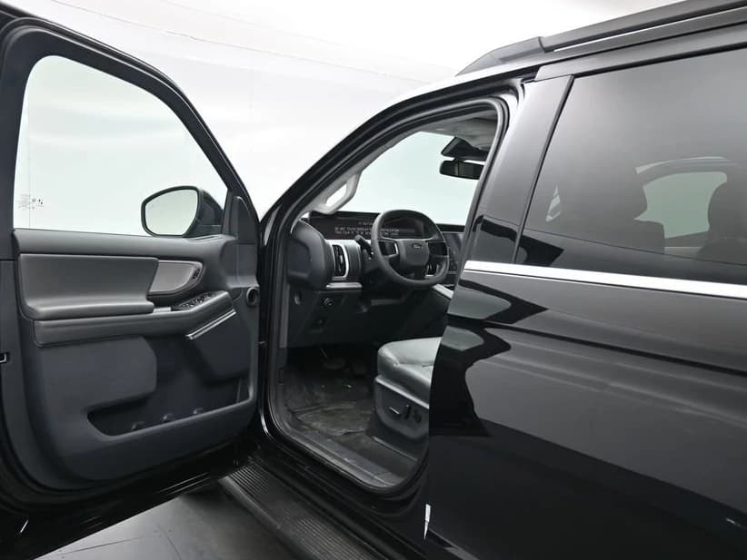 Ford Expedition Active 4x4 2026 — side view