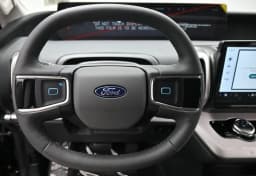 Ford Expedition Active 4x4 2026 — side view