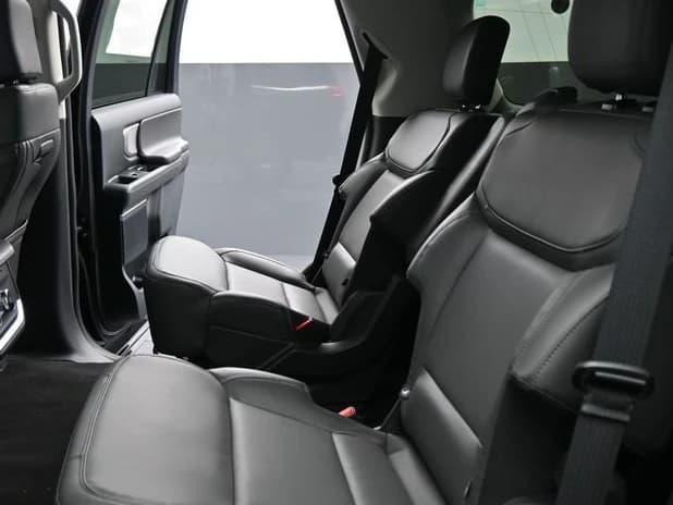 Ford Expedition Active 4x4 2026 — side view