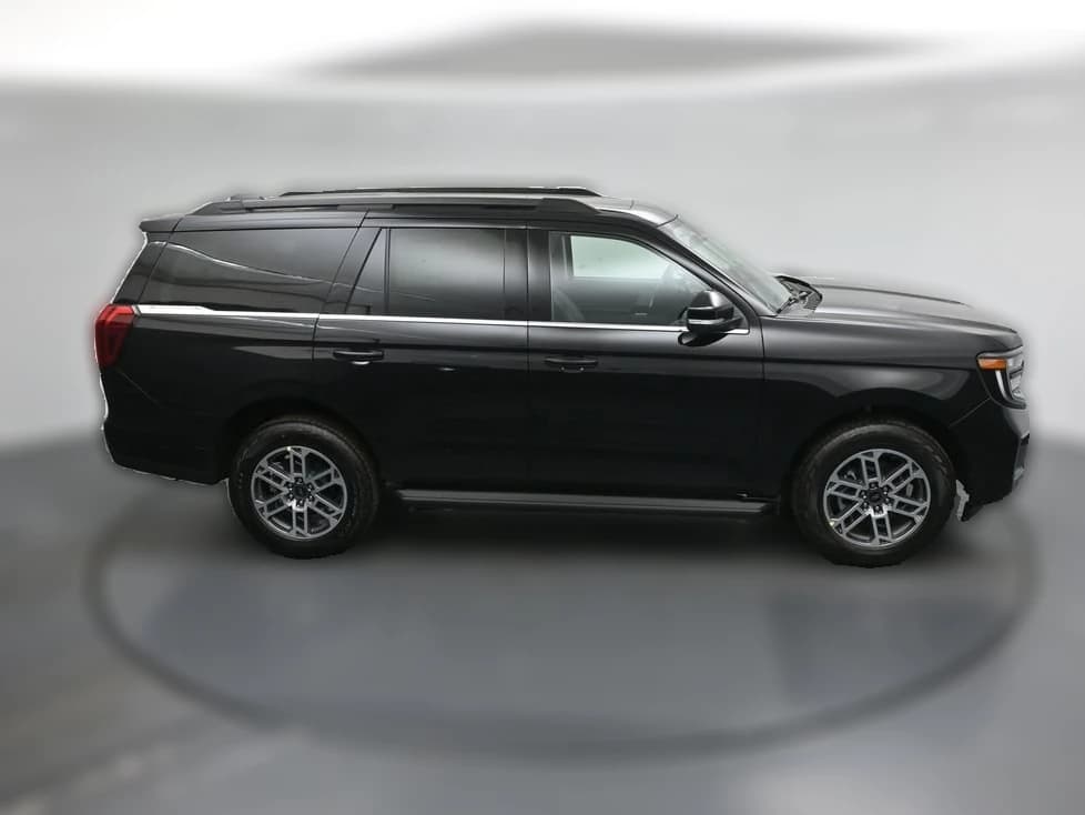 Ford Expedition Active 4x4 2026 — side view