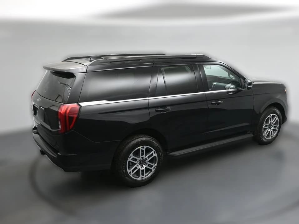 Ford Expedition Active 4x4 2026 — side view