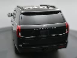 Ford Expedition Active 4x4 2026 — side view